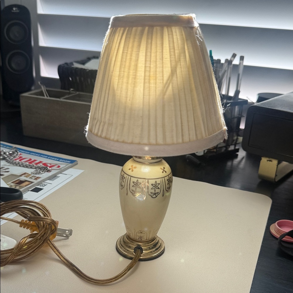 Elegant Cream Table Lamp